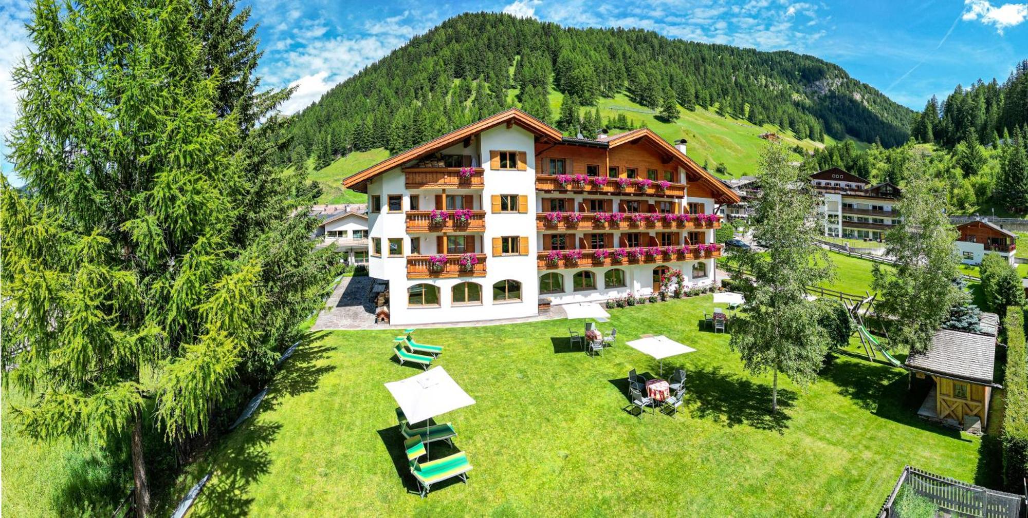 Hotel Jagdhof Selva di Val Gardena Extérieur photo